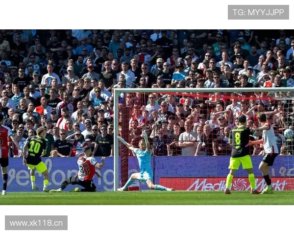 阿贾克斯争冠能力明显下降,球队赛季表现受限,对争冠形势产生影响 阿贾克斯争冠能力明显下降,球队赛季表现受限,对争冠形势产生影响